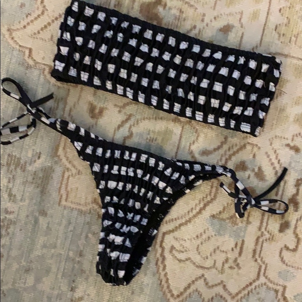 Cute Bikini - Picture 1 of 4